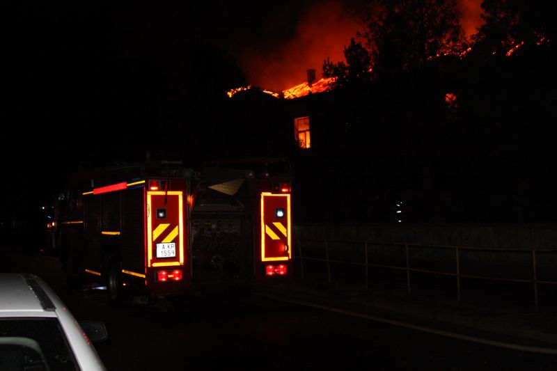 Вижте снимки от пожара в Карнобат - E-Burgas.com